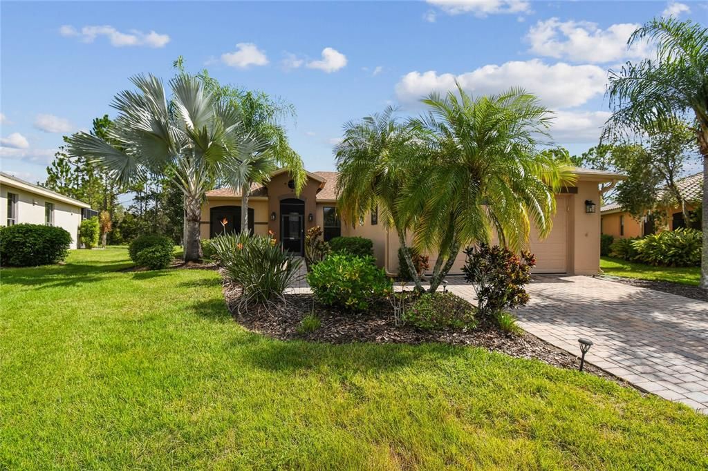 Active With Contract: $319,000 (2 beds, 2 baths, 1581 Square Feet)