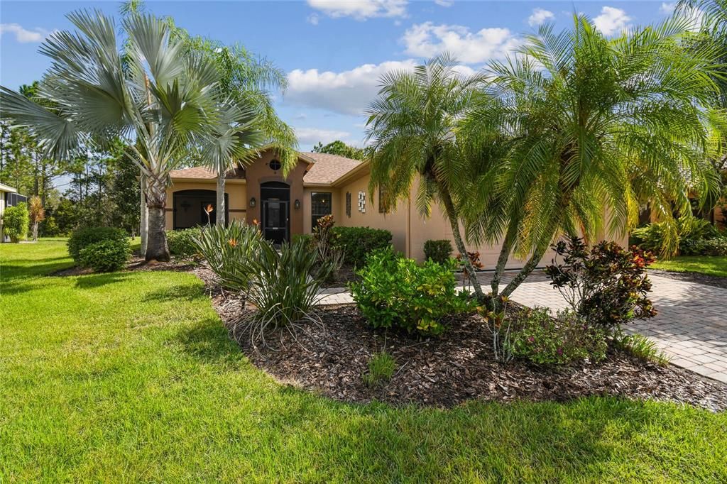 Active With Contract: $319,000 (2 beds, 2 baths, 1581 Square Feet)