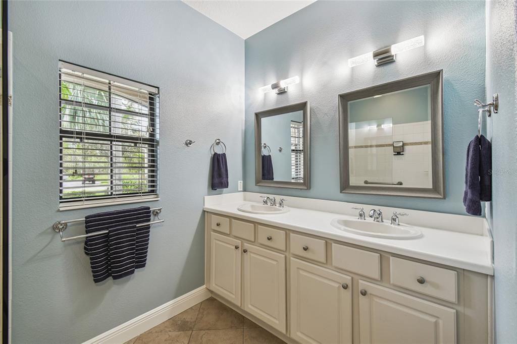 Active With Contract: $319,000 (2 beds, 2 baths, 1581 Square Feet)