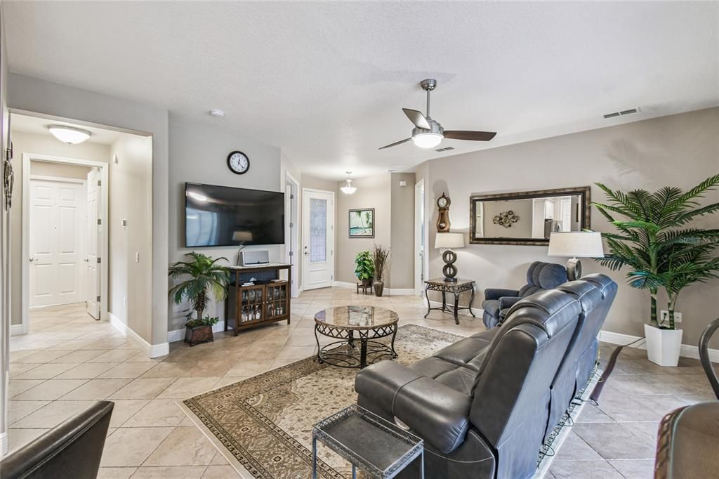 Active With Contract: $319,000 (2 beds, 2 baths, 1581 Square Feet)