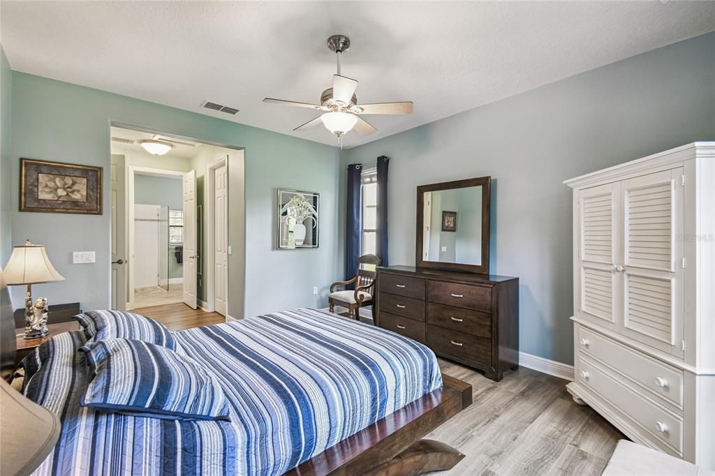 Active With Contract: $319,000 (2 beds, 2 baths, 1581 Square Feet)