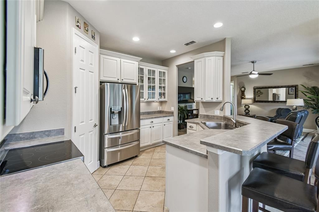 Active With Contract: $319,000 (2 beds, 2 baths, 1581 Square Feet)