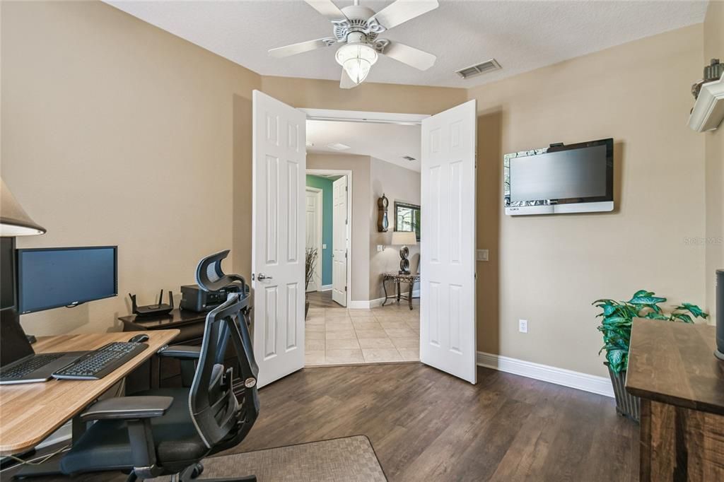 Active With Contract: $319,000 (2 beds, 2 baths, 1581 Square Feet)