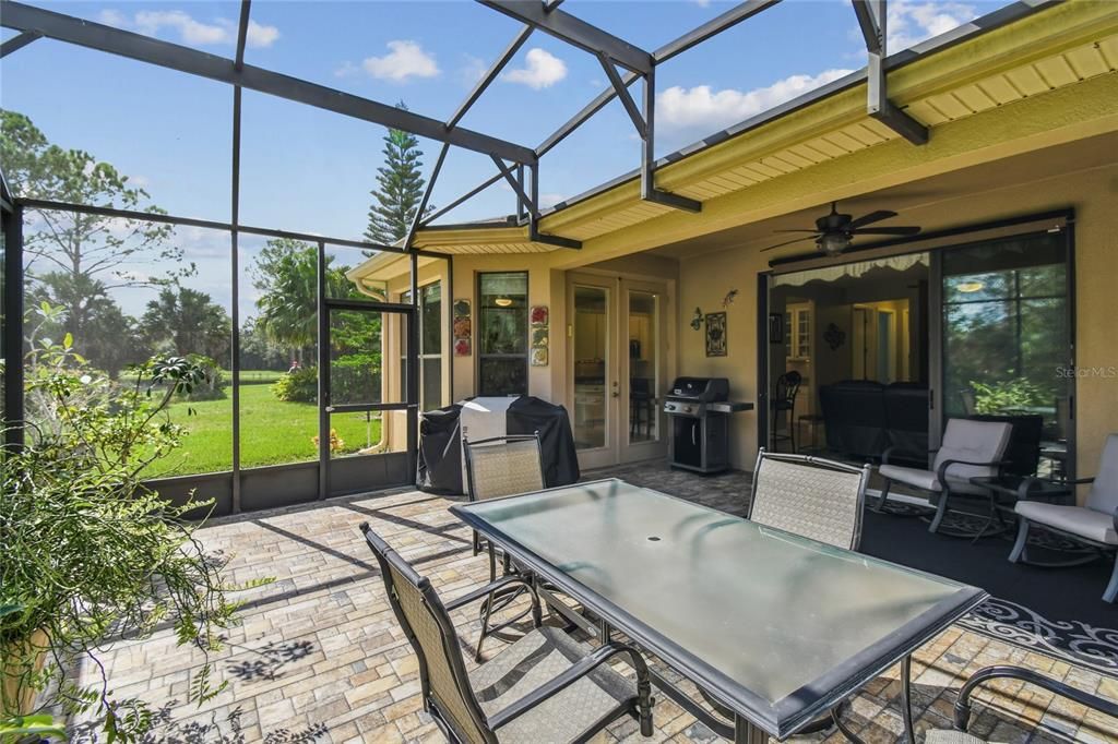 Active With Contract: $319,000 (2 beds, 2 baths, 1581 Square Feet)