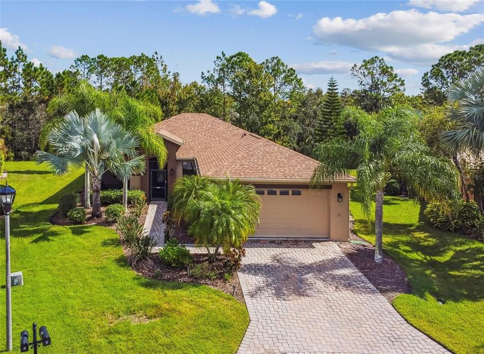 Active With Contract: $319,000 (2 beds, 2 baths, 1581 Square Feet)