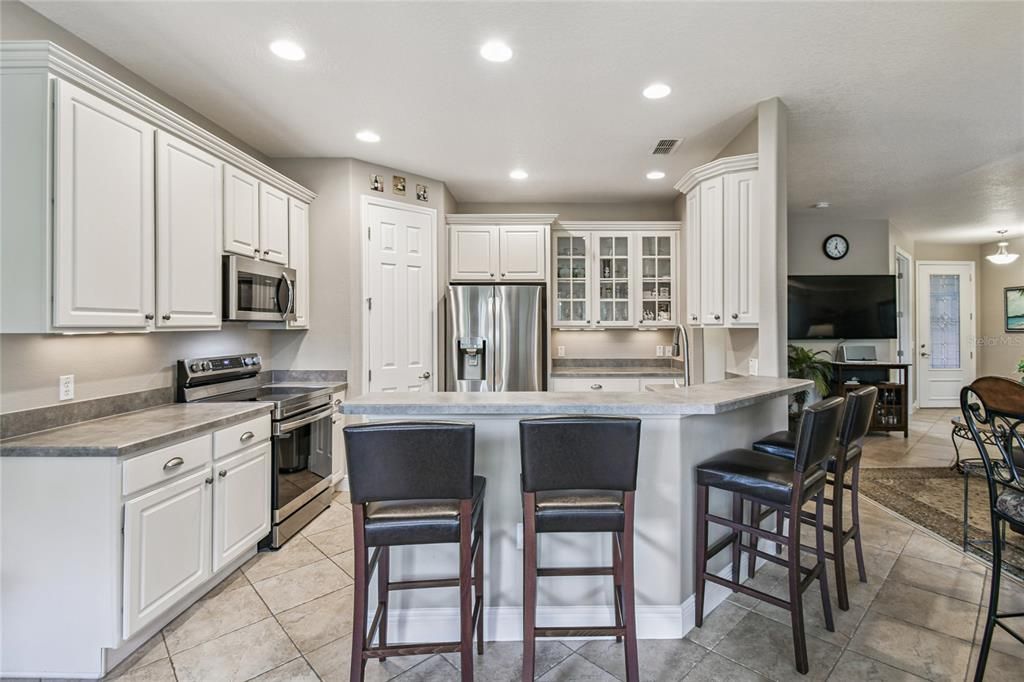 Active With Contract: $319,000 (2 beds, 2 baths, 1581 Square Feet)
