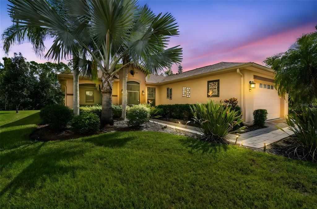 Active With Contract: $319,000 (2 beds, 2 baths, 1581 Square Feet)