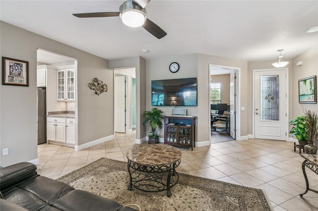 Active With Contract: $319,000 (2 beds, 2 baths, 1581 Square Feet)