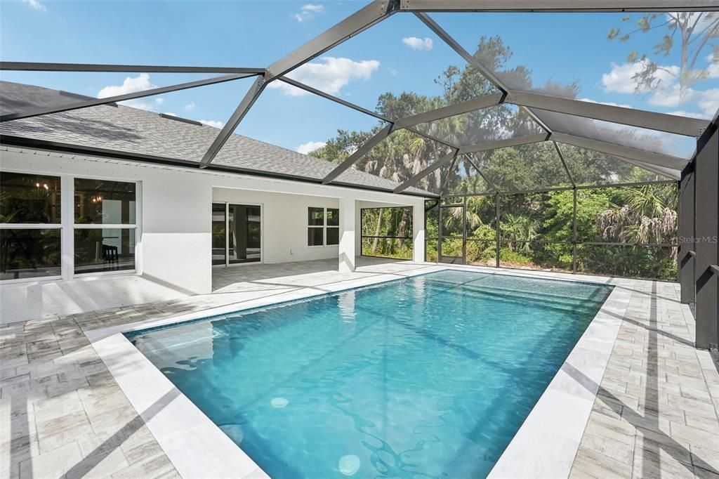 合同活跃: $449,000 (3 贝兹, 2 浴室, 1577 平方英尺)