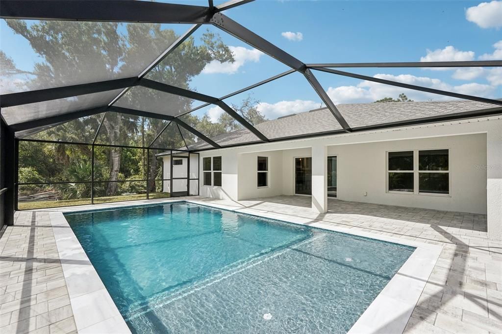 合同活跃: $449,000 (3 贝兹, 2 浴室, 1577 平方英尺)