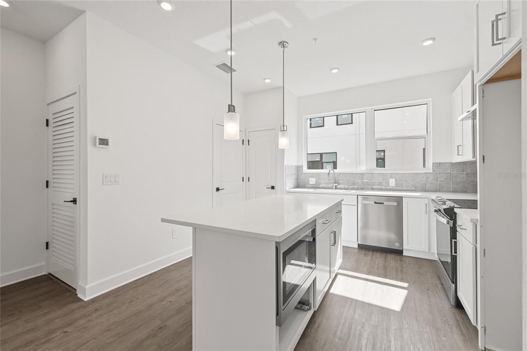 Active With Contract: $674,900 (2 beds, 2 baths, 1708 Square Feet)