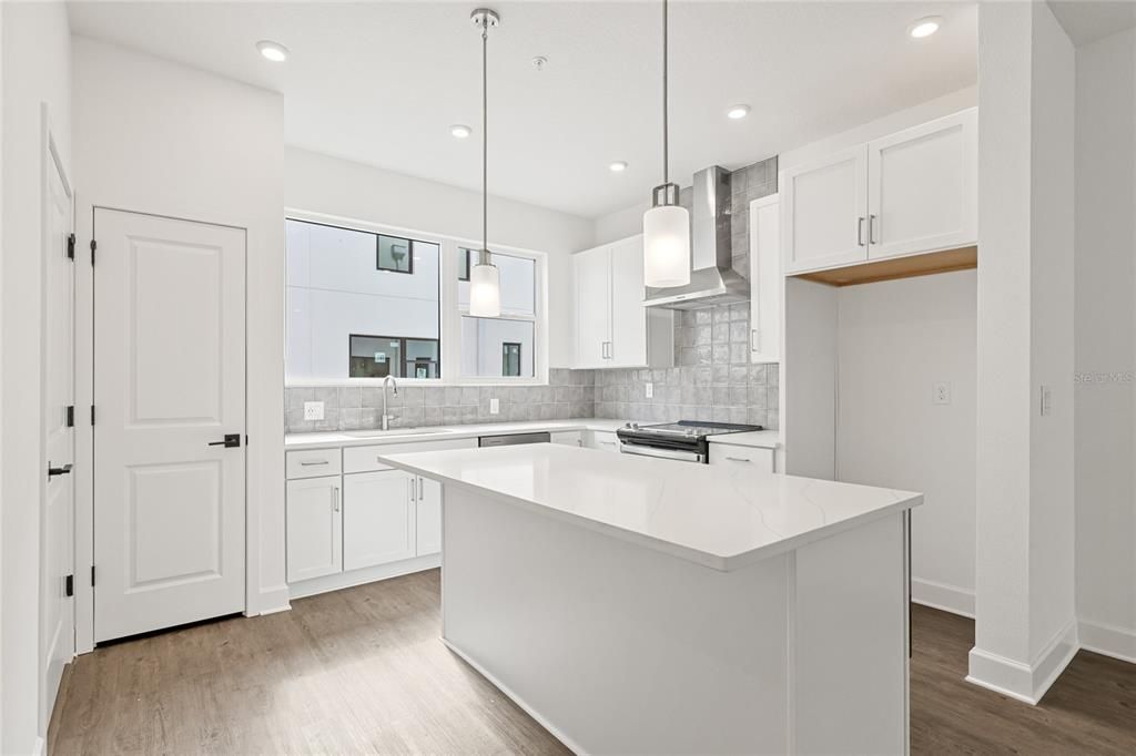 Active With Contract: $674,900 (2 beds, 2 baths, 1708 Square Feet)