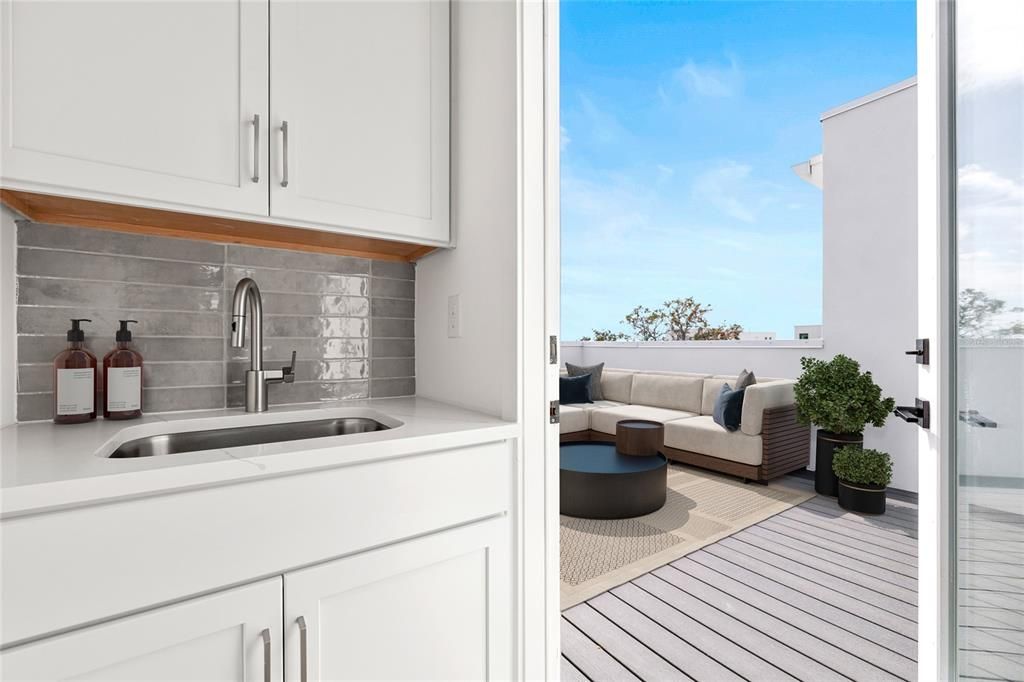 Active With Contract: $674,900 (2 beds, 2 baths, 1708 Square Feet)