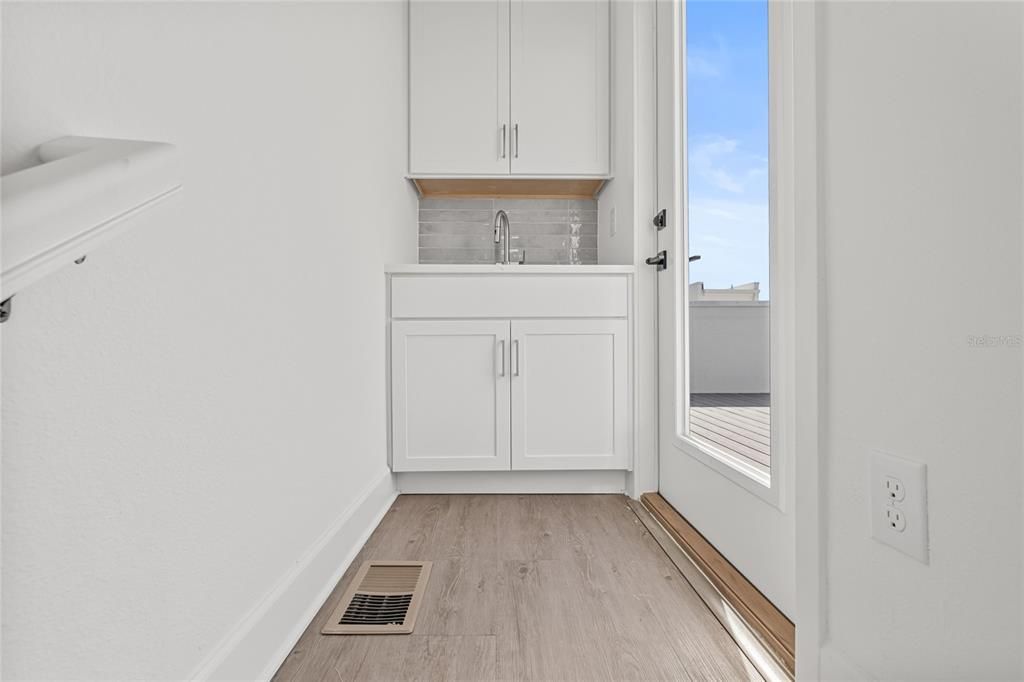 Active With Contract: $674,900 (2 beds, 2 baths, 1708 Square Feet)