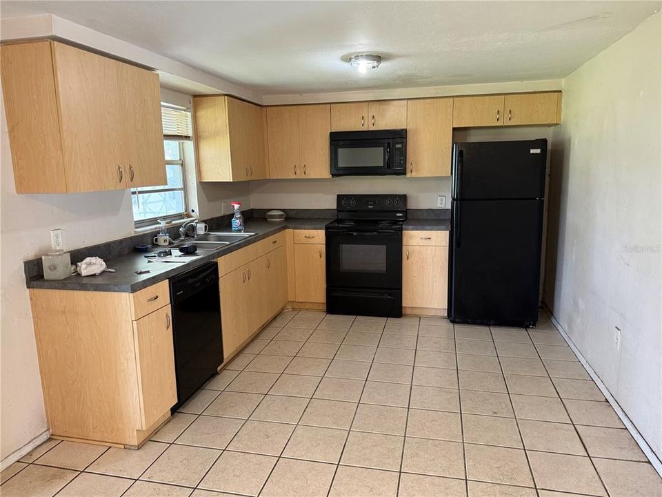 For Sale: $224,900 (2 beds, 1 baths, 924 Square Feet)