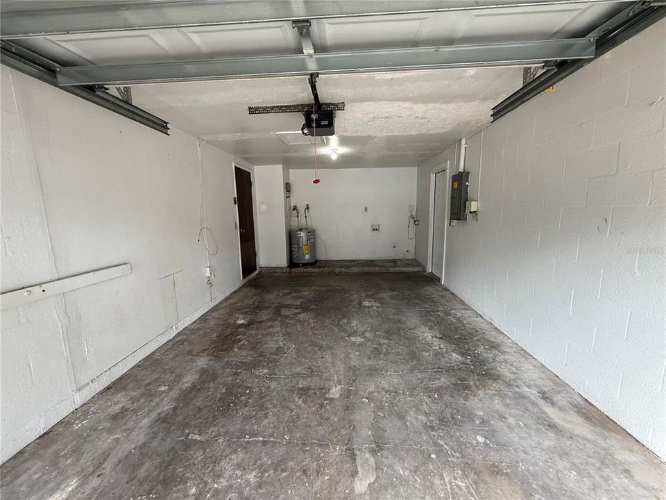 For Sale: $224,900 (2 beds, 1 baths, 924 Square Feet)