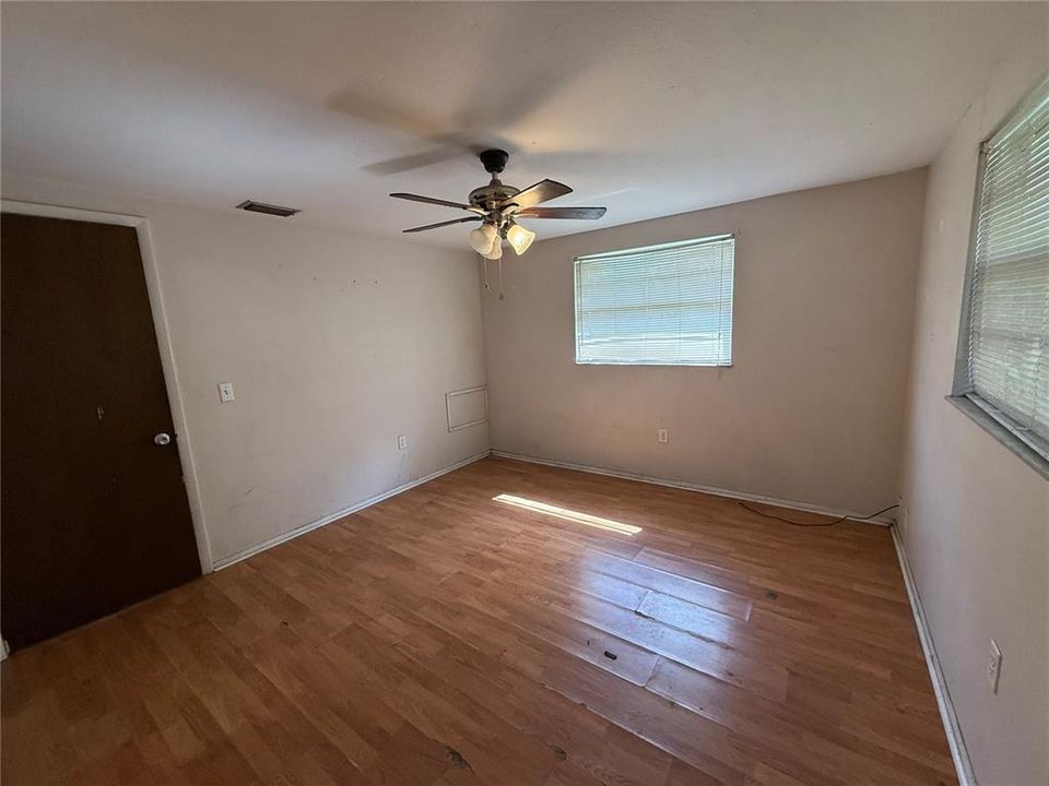 For Sale: $224,900 (2 beds, 1 baths, 924 Square Feet)