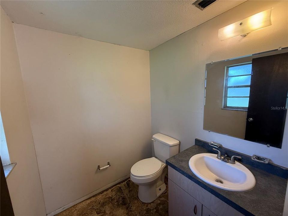 For Sale: $224,900 (2 beds, 1 baths, 924 Square Feet)