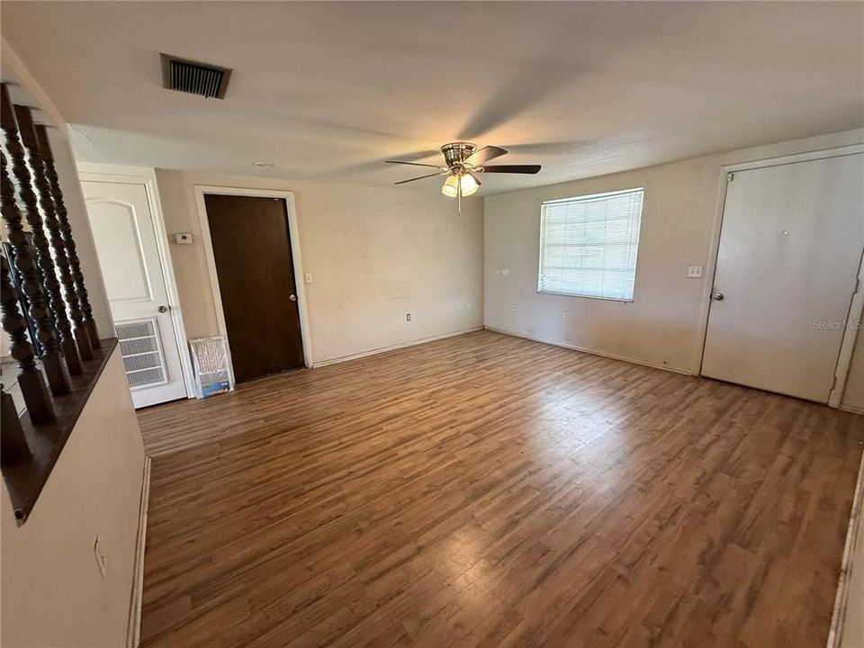 For Sale: $224,900 (2 beds, 1 baths, 924 Square Feet)