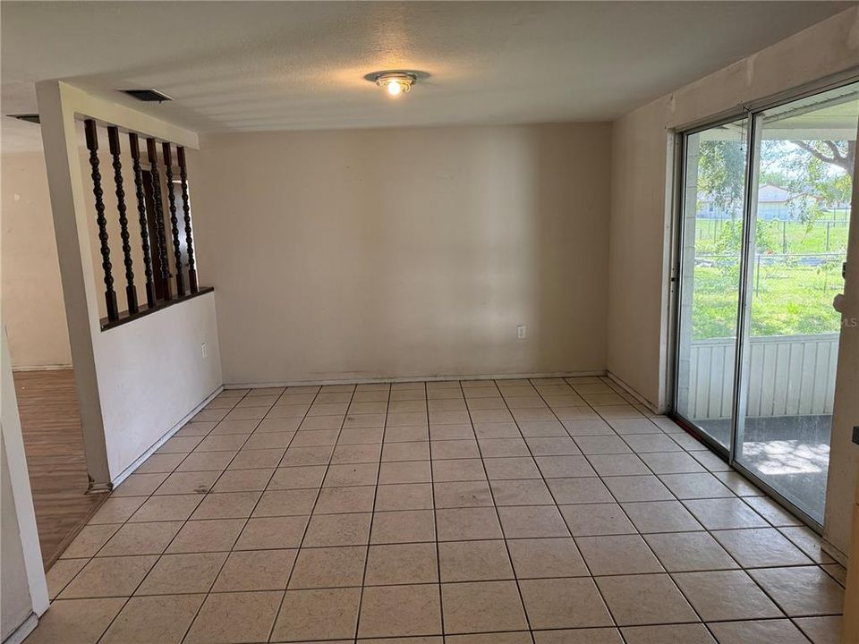 For Sale: $224,900 (2 beds, 1 baths, 924 Square Feet)