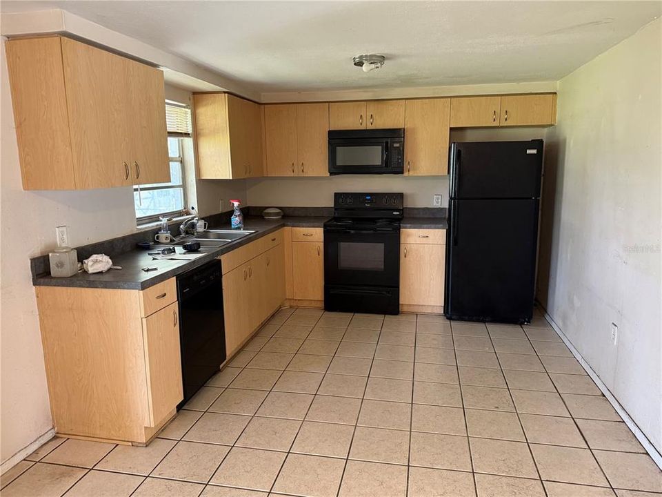 For Sale: $224,900 (2 beds, 1 baths, 924 Square Feet)