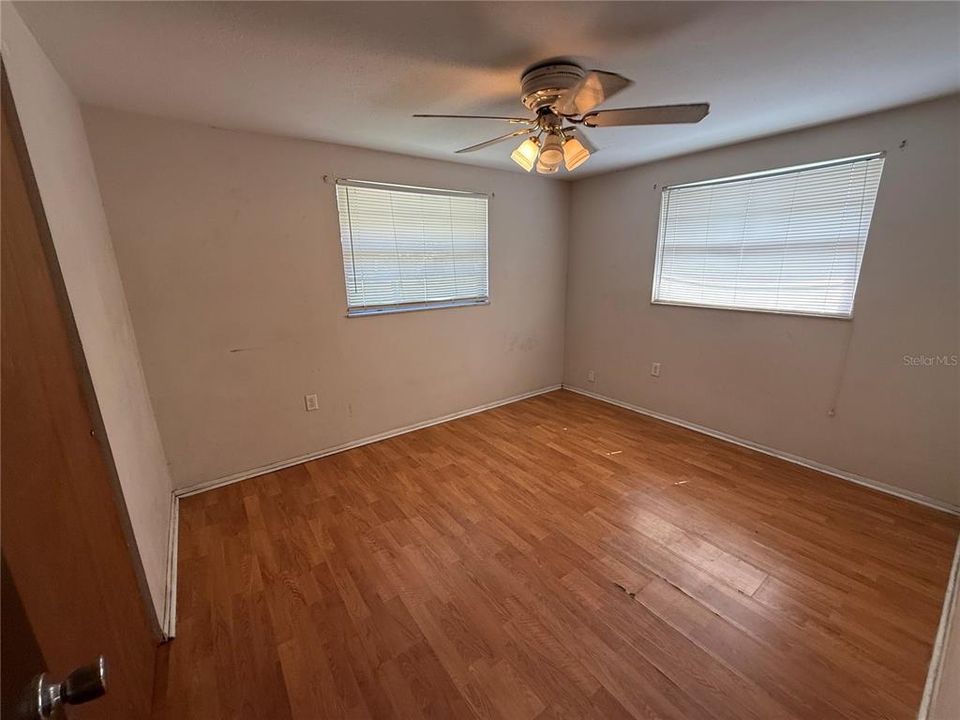 For Sale: $224,900 (2 beds, 1 baths, 924 Square Feet)