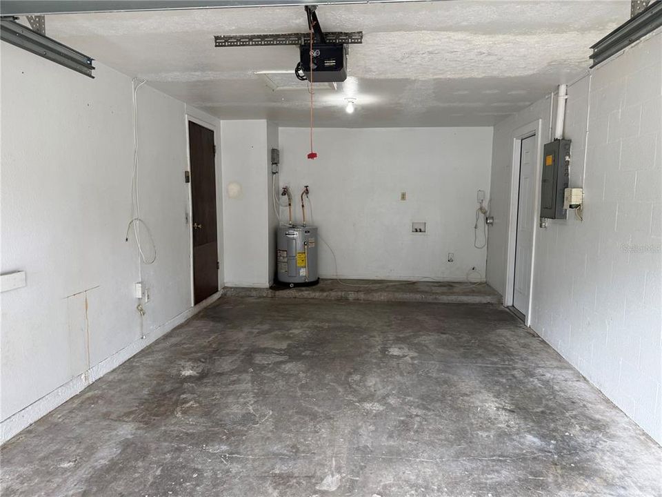 For Sale: $224,900 (2 beds, 1 baths, 924 Square Feet)