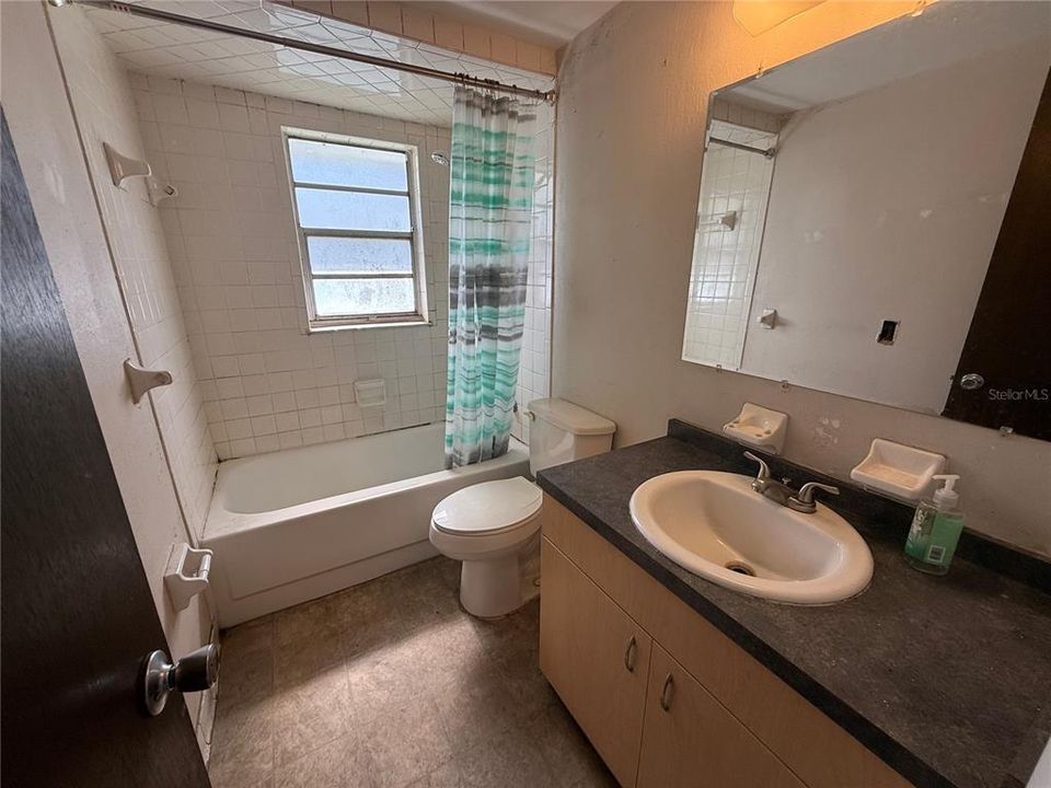 For Sale: $224,900 (2 beds, 1 baths, 924 Square Feet)