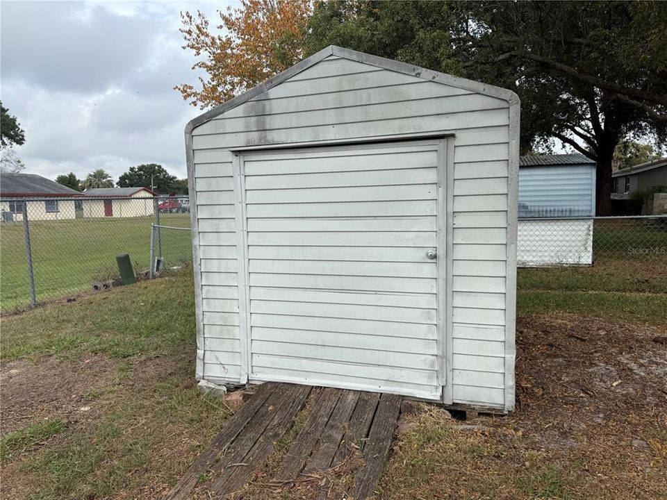 For Sale: $224,900 (2 beds, 1 baths, 924 Square Feet)