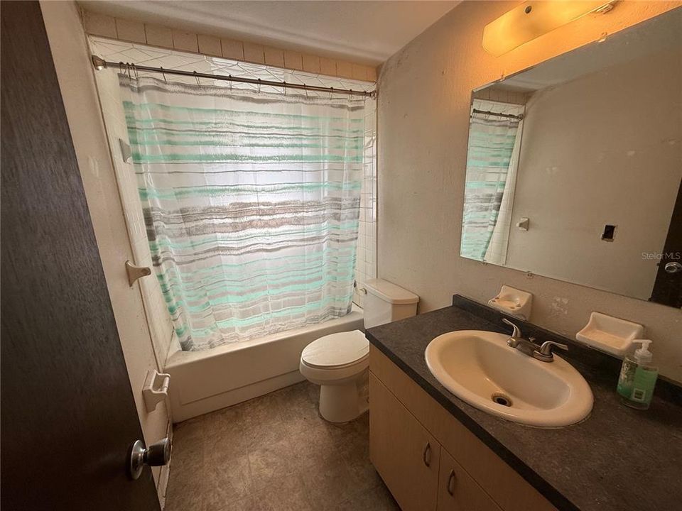 For Sale: $224,900 (2 beds, 1 baths, 924 Square Feet)