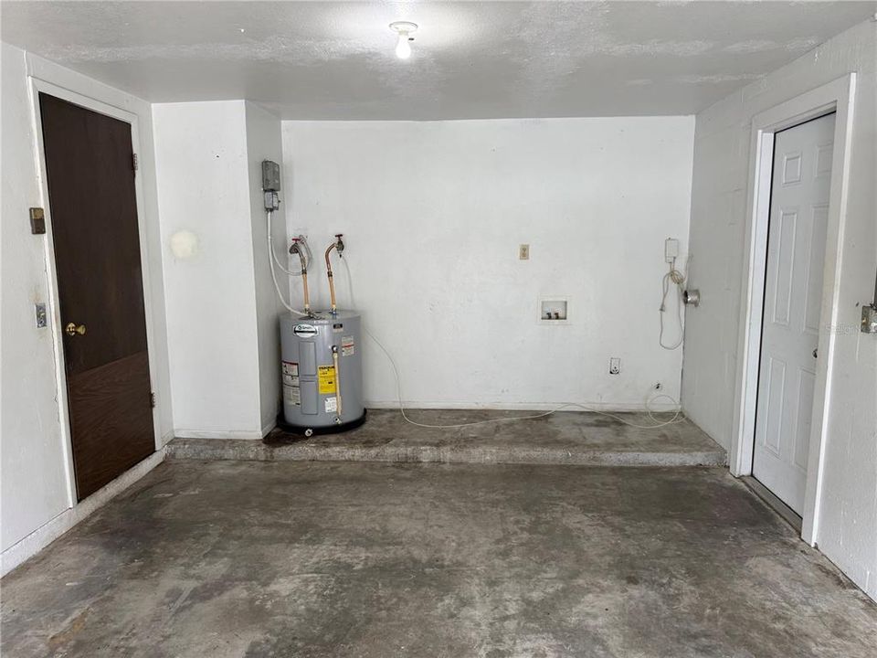 For Sale: $224,900 (2 beds, 1 baths, 924 Square Feet)