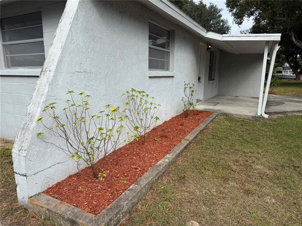 For Sale: $224,900 (2 beds, 1 baths, 924 Square Feet)