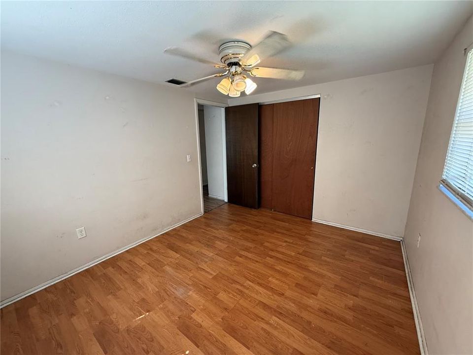 For Sale: $224,900 (2 beds, 1 baths, 924 Square Feet)