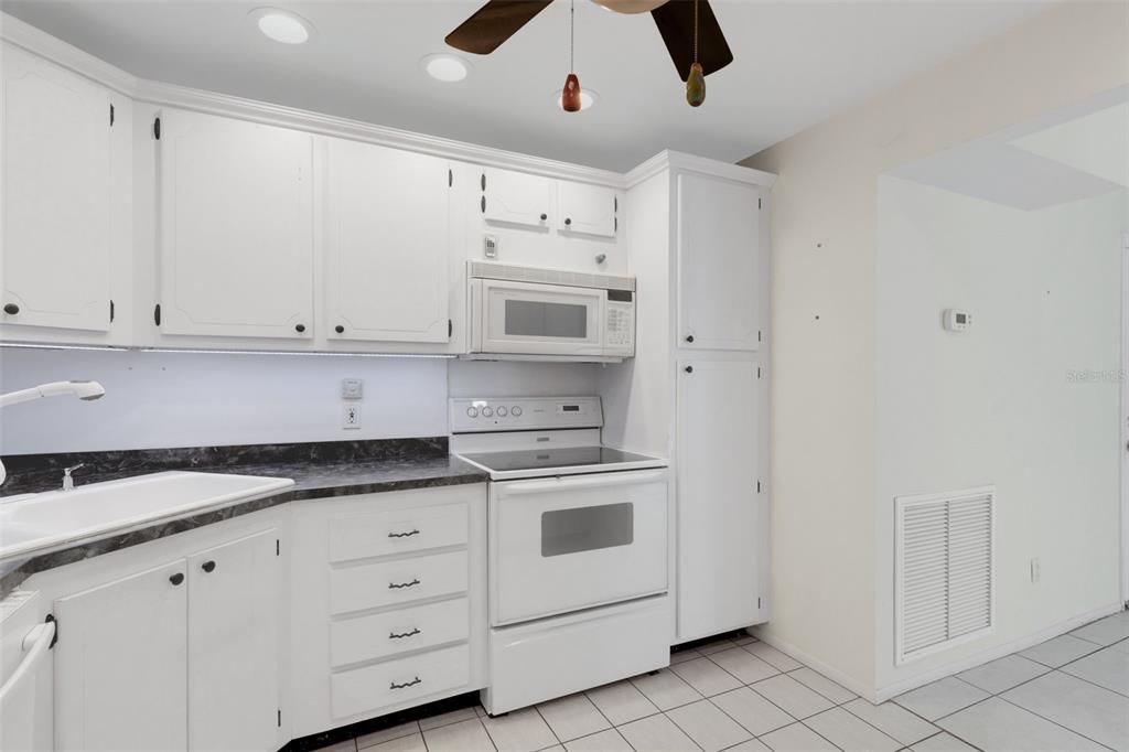 For Sale: $209,900 (3 beds, 2 baths, 1550 Square Feet)