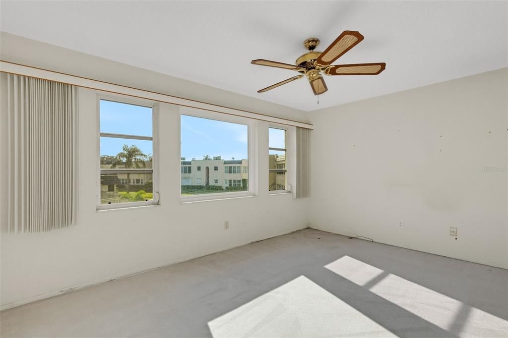 For Sale: $209,900 (3 beds, 2 baths, 1550 Square Feet)