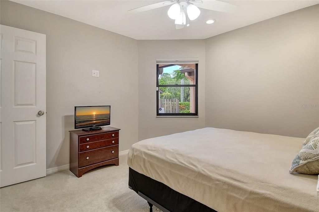 For Sale: $329,000 (2 beds, 2 baths, 1312 Square Feet)