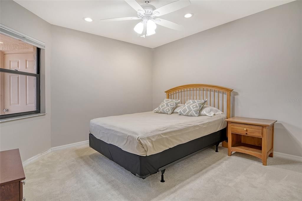 For Sale: $329,000 (2 beds, 2 baths, 1312 Square Feet)