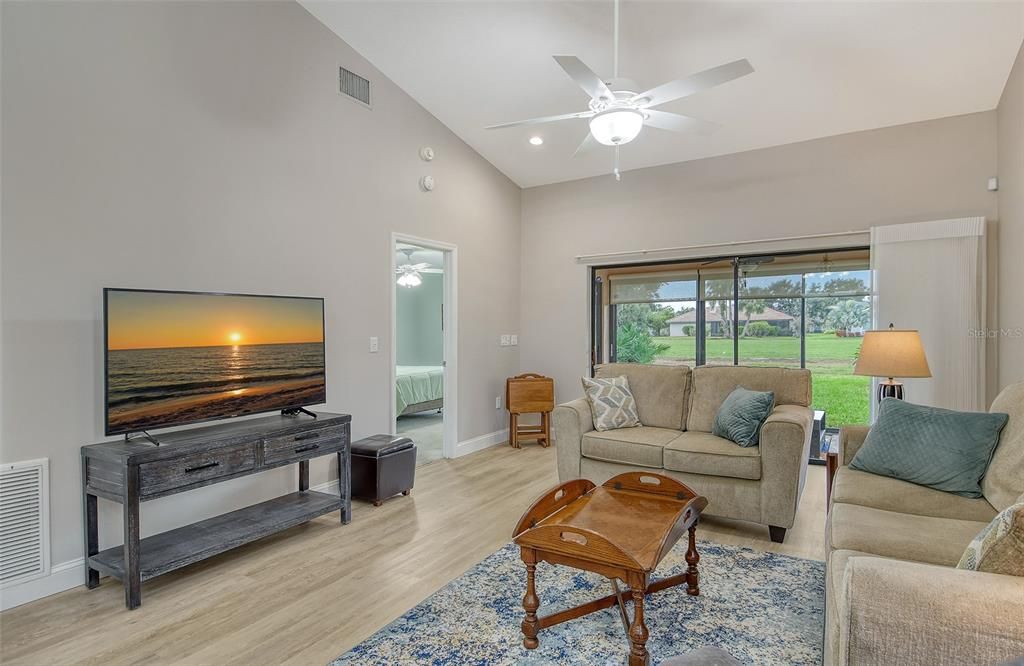 For Sale: $329,000 (2 beds, 2 baths, 1312 Square Feet)