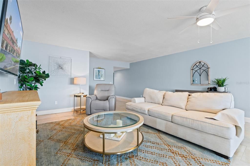 待售: $439,900 (2 贝兹, 2 浴室, 1431 平方英尺)