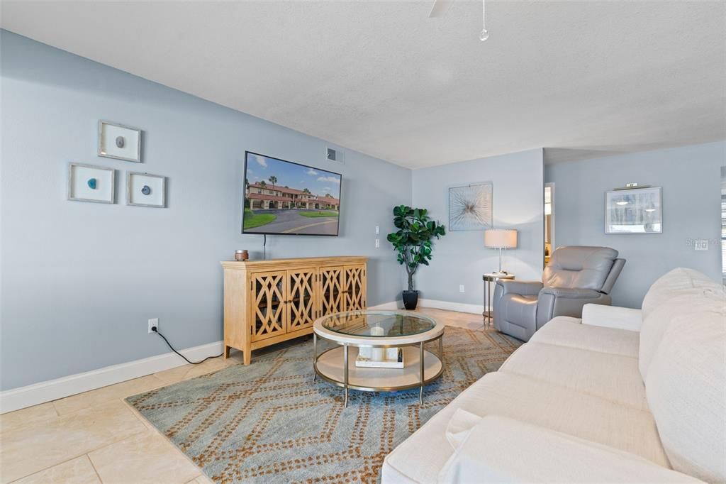 待售: $439,900 (2 贝兹, 2 浴室, 1431 平方英尺)