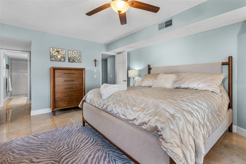 待售: $439,900 (2 贝兹, 2 浴室, 1431 平方英尺)