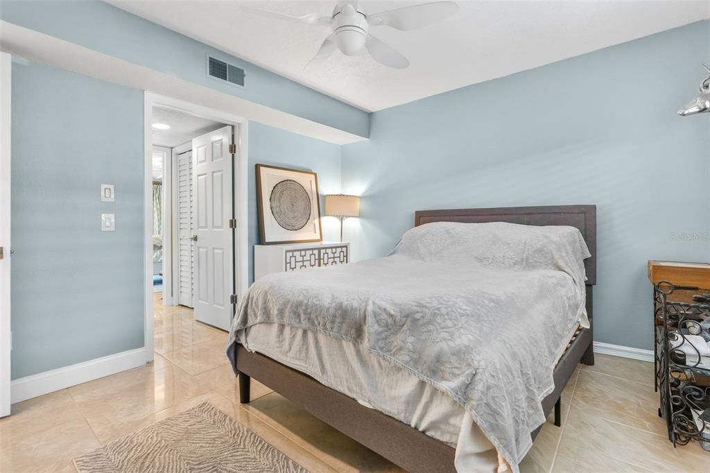 待售: $439,900 (2 贝兹, 2 浴室, 1431 平方英尺)