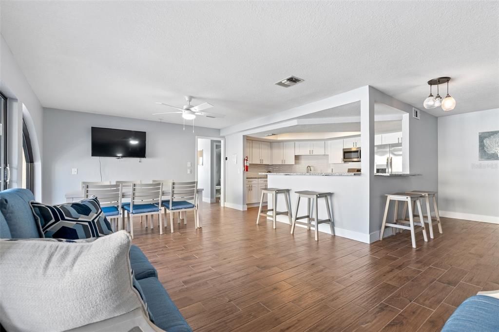 待售: $439,900 (2 贝兹, 2 浴室, 1431 平方英尺)