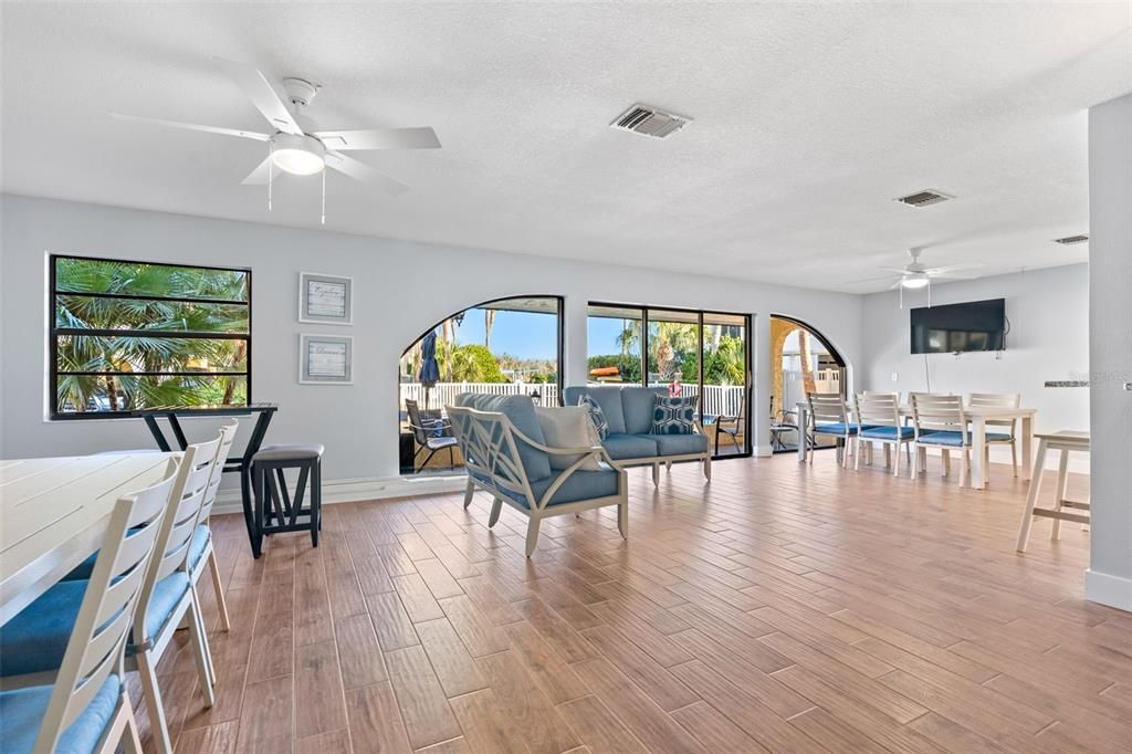 待售: $439,900 (2 贝兹, 2 浴室, 1431 平方英尺)