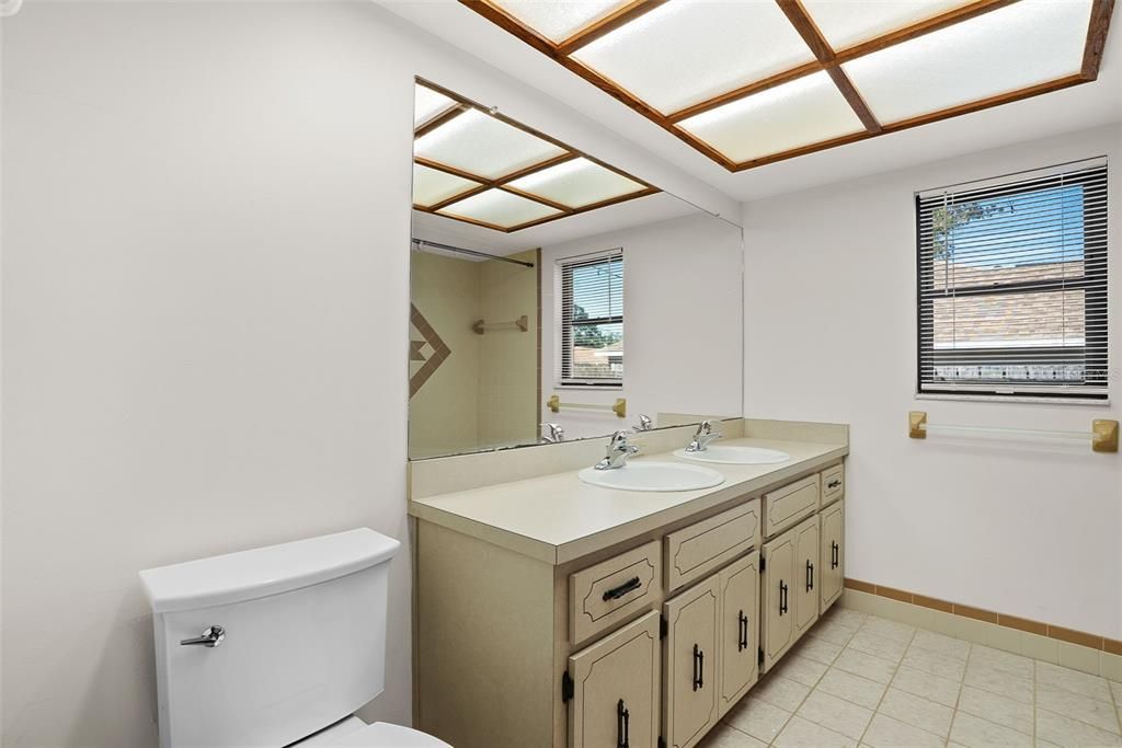 В аренду: $1,595 (2 спален, 2 ванн, 1528 Квадратных фут)