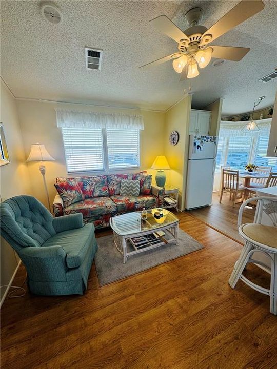 待售: $152,000 (2 贝兹, 1 浴室, 490 平方英尺)