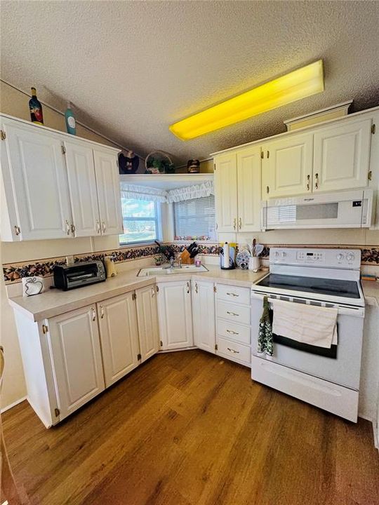 待售: $152,000 (2 贝兹, 1 浴室, 490 平方英尺)