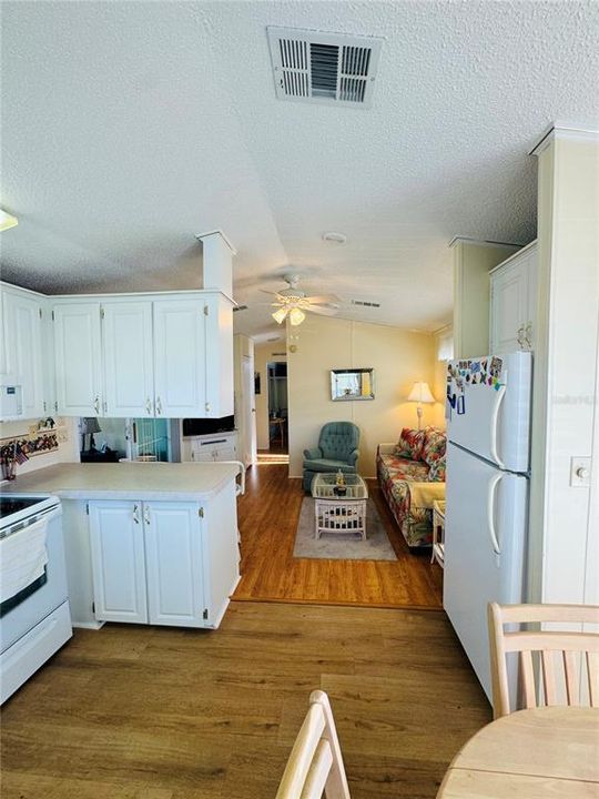 待售: $152,000 (2 贝兹, 1 浴室, 490 平方英尺)