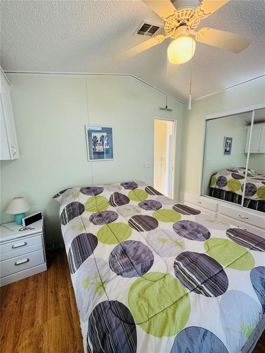 待售: $152,000 (2 贝兹, 1 浴室, 490 平方英尺)