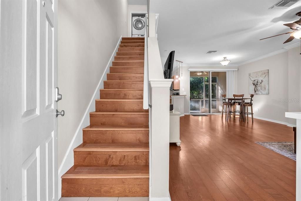 For Rent: $1,750 (2 beds, 1 baths, 1142 Square Feet)